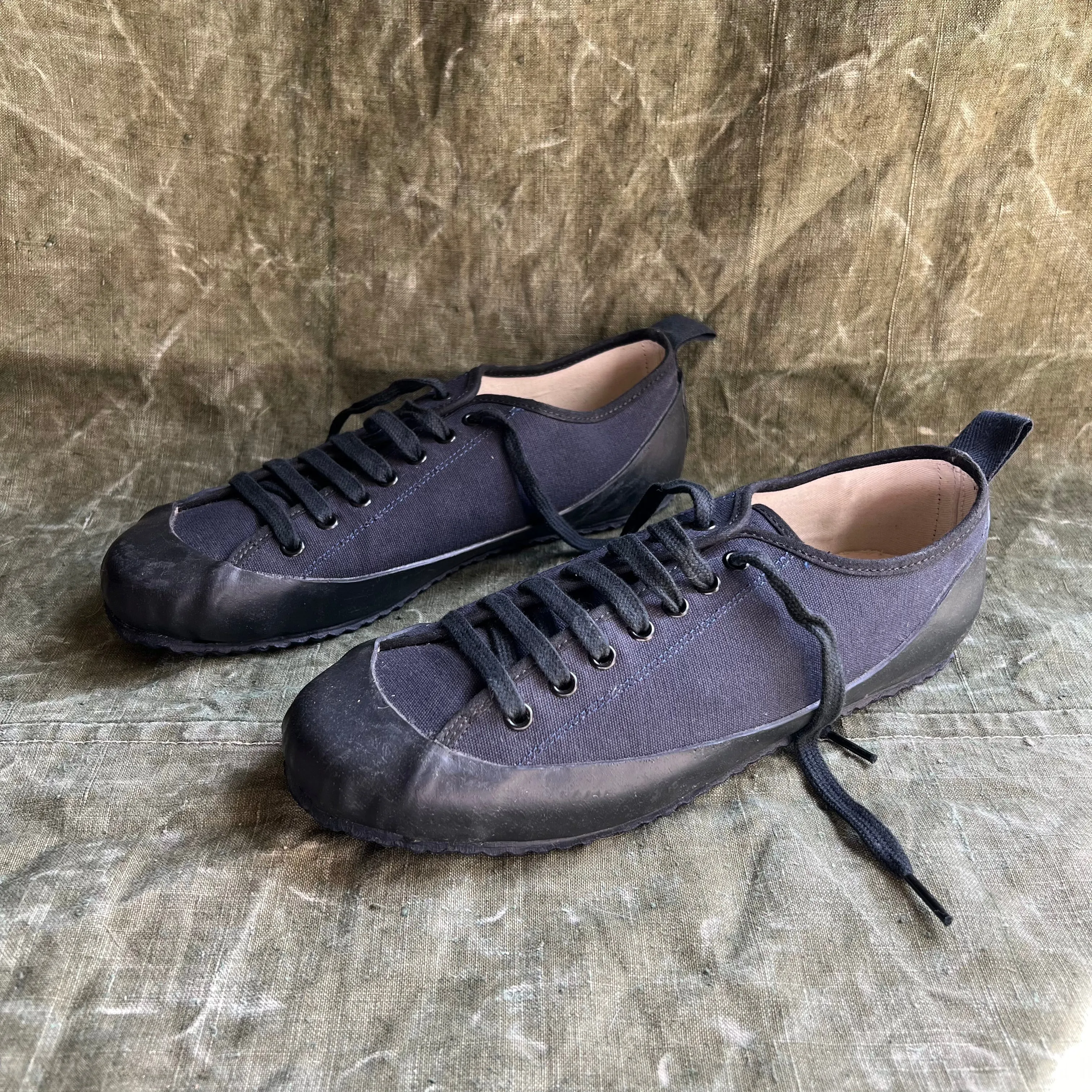 ARCHIVE SALE - MARINE TYPE 2 LACE UP SAMPLE, NAVY/BLACK