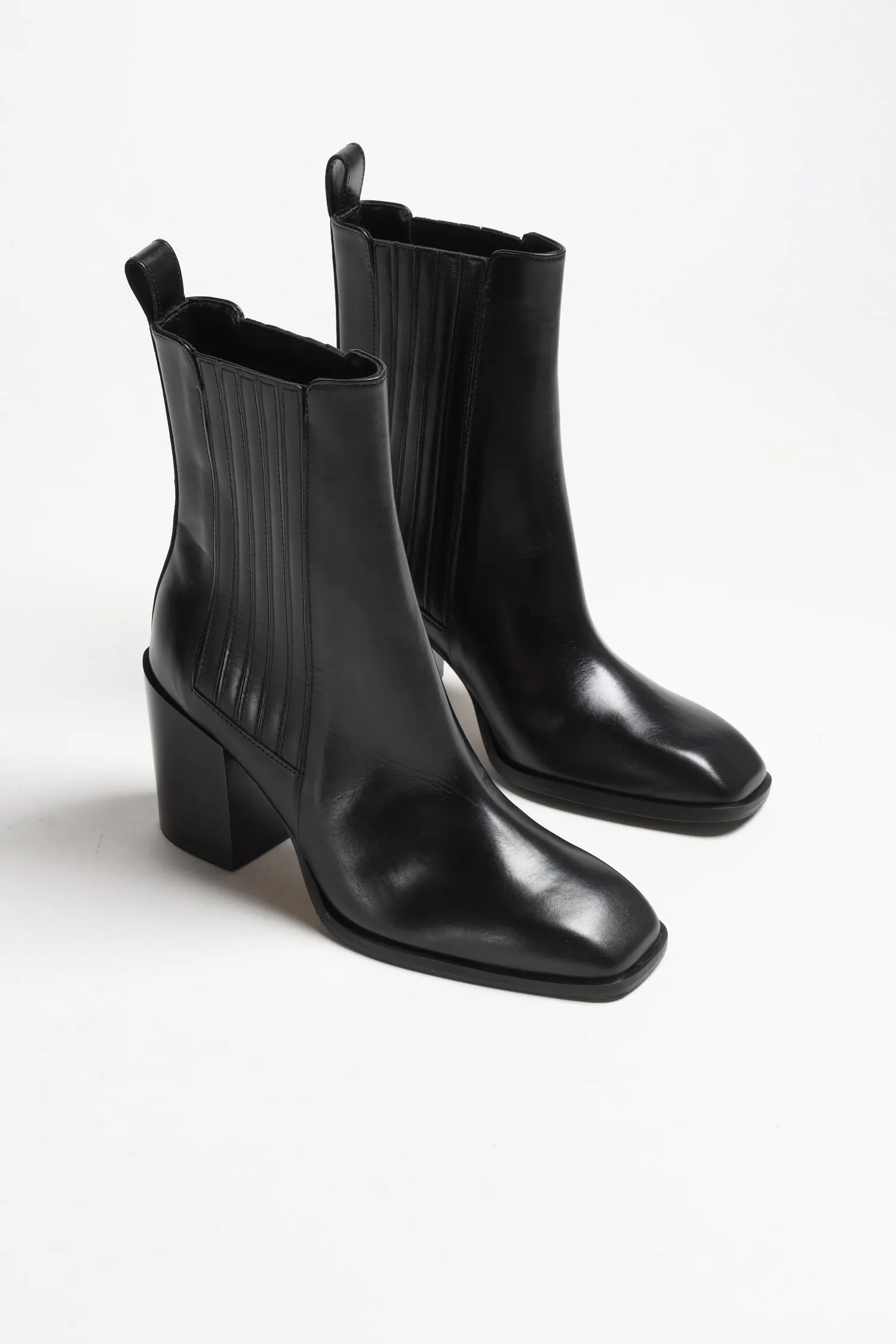 Boots Nat in Schwarz