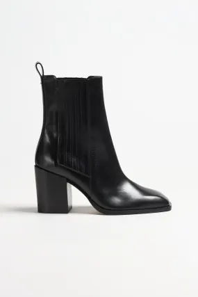 Boots Nat in Schwarz