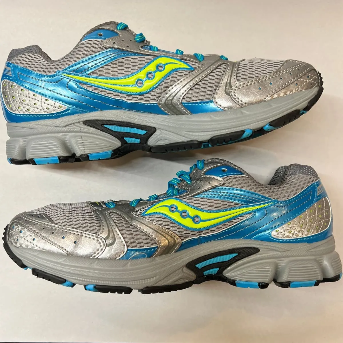 Women's Saucony Cohesion 5 Running Shoe  Blue/Gray/Green Size 9.5 Wide - Preowned